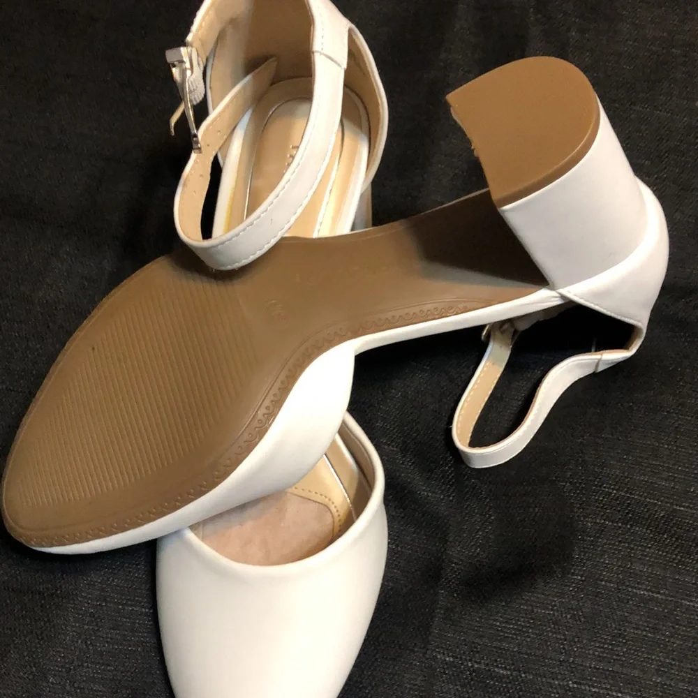 White leather shoes - Picture 3 of 3